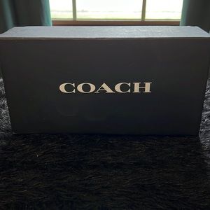 Brand new never worn fur line Coach moccasin details are adorable w Fur liner